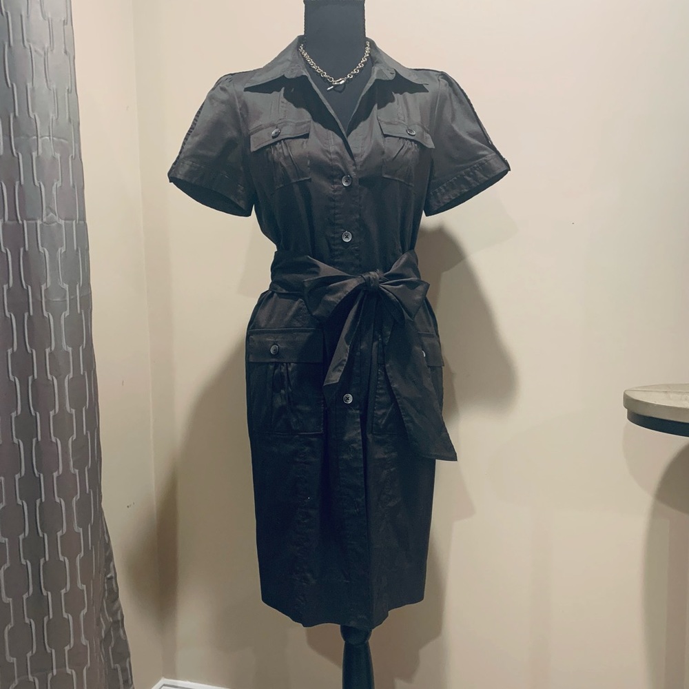 CALVIN KLEIN Safari dress, button down, w/ side pockets. No flaws.